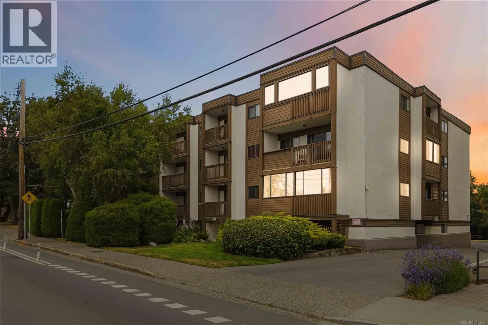 #304 – 830 Esquimalt Road