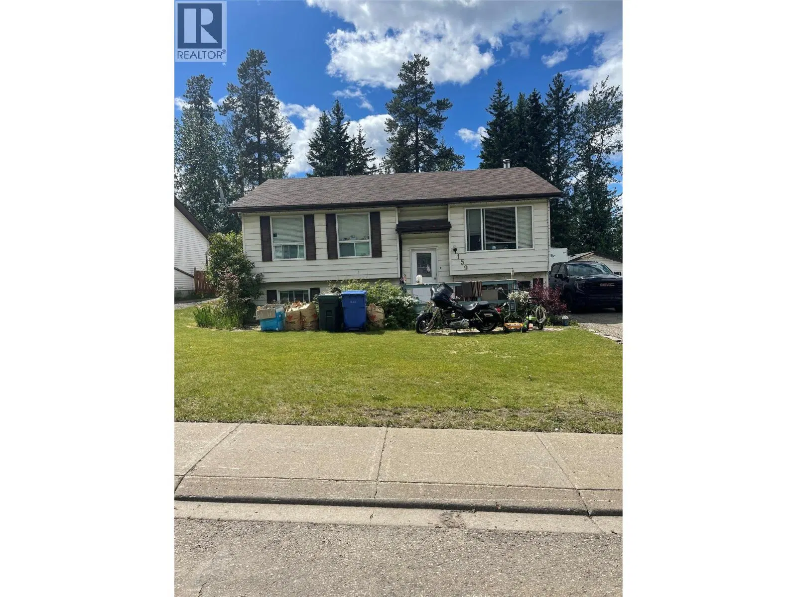 Photo 1 of 13 at 159 Gwillim Crescent