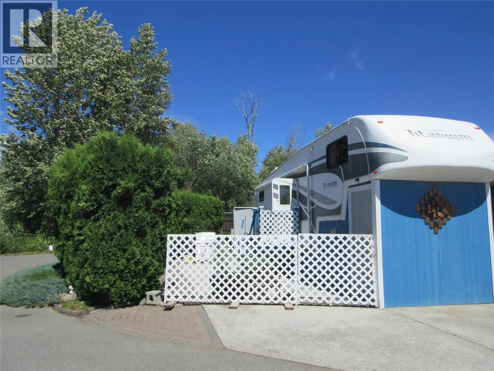 Photo 2 of 13 at #859 – 415 Commonwealth Road