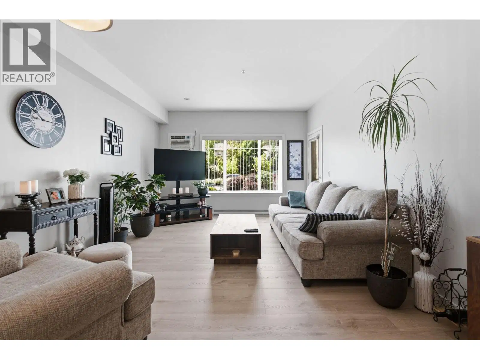#214 – 2120 Shannon Ridge Drive