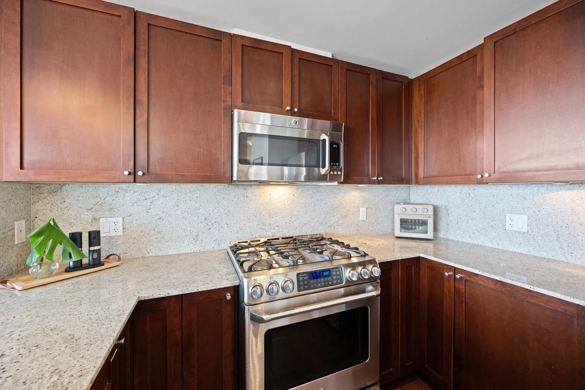 Photo 3 of 36 at #2603 – 280 Ross Drive