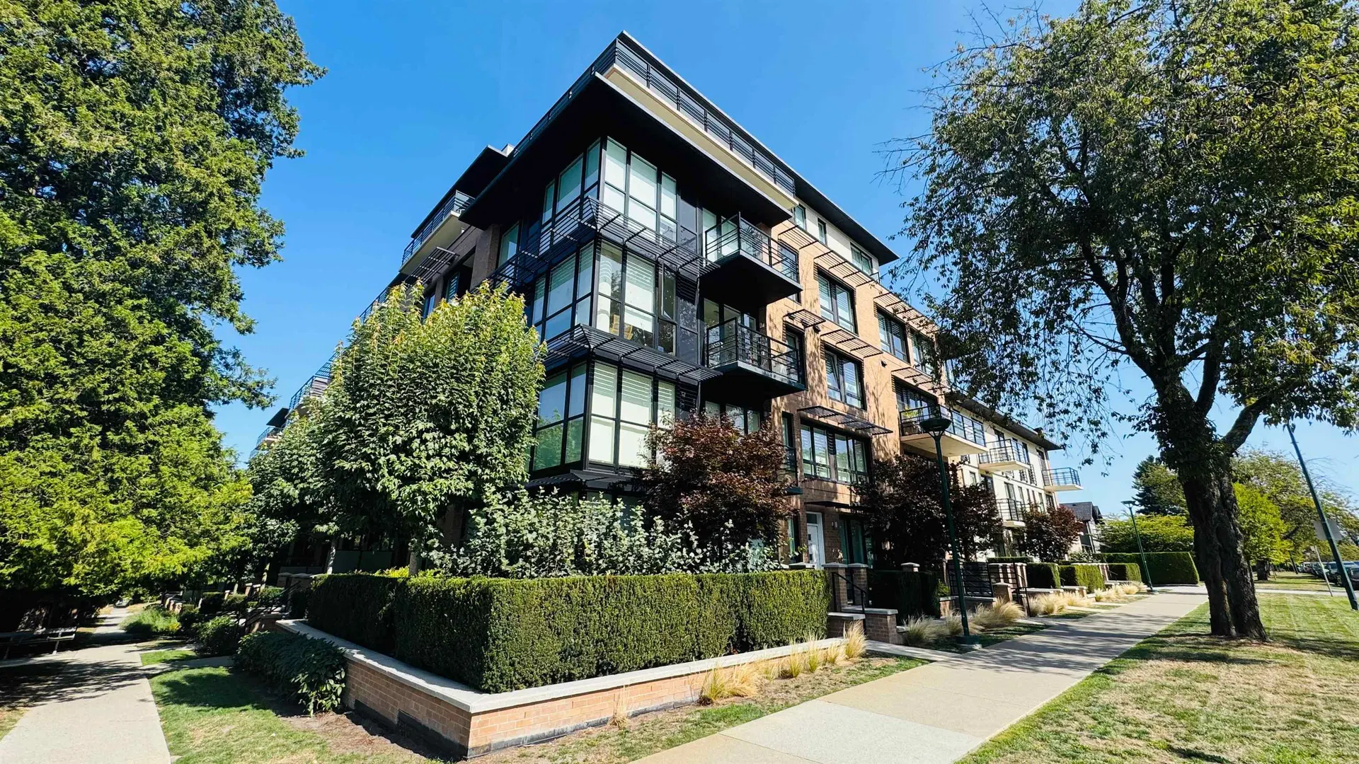 Photo 2 of 23 at #303 – 4408 Cambie Street