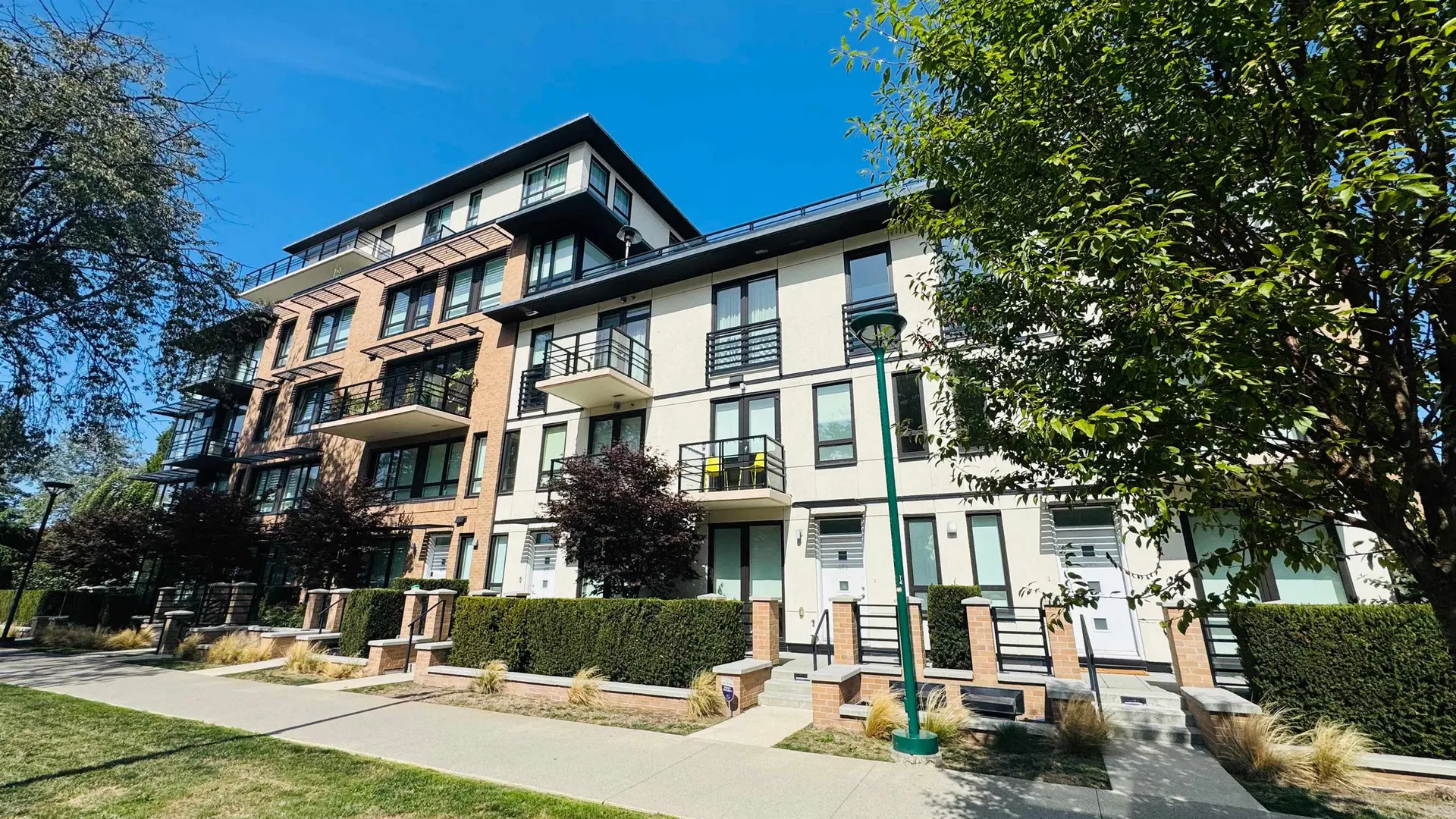 Photo 3 of 23 at #303 – 4408 Cambie Street