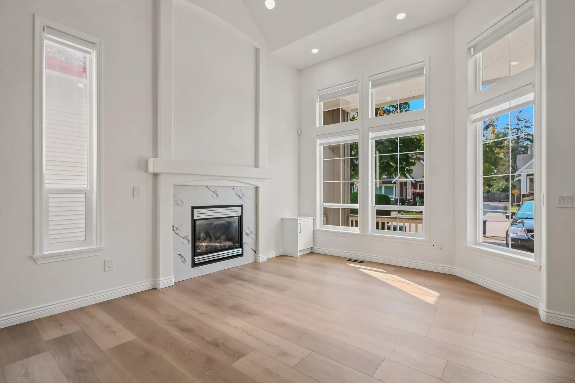 Photo 4 of 40 at 14425 58th Avenue