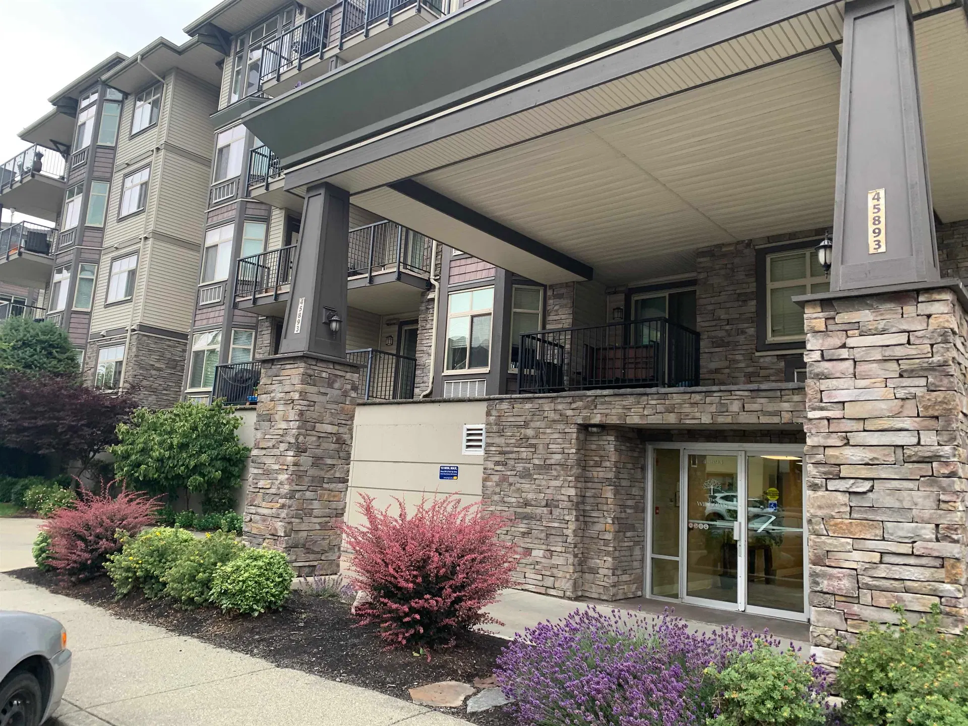 Photo 1 of 22 at #407 – 45893 Chesterfield Avenue