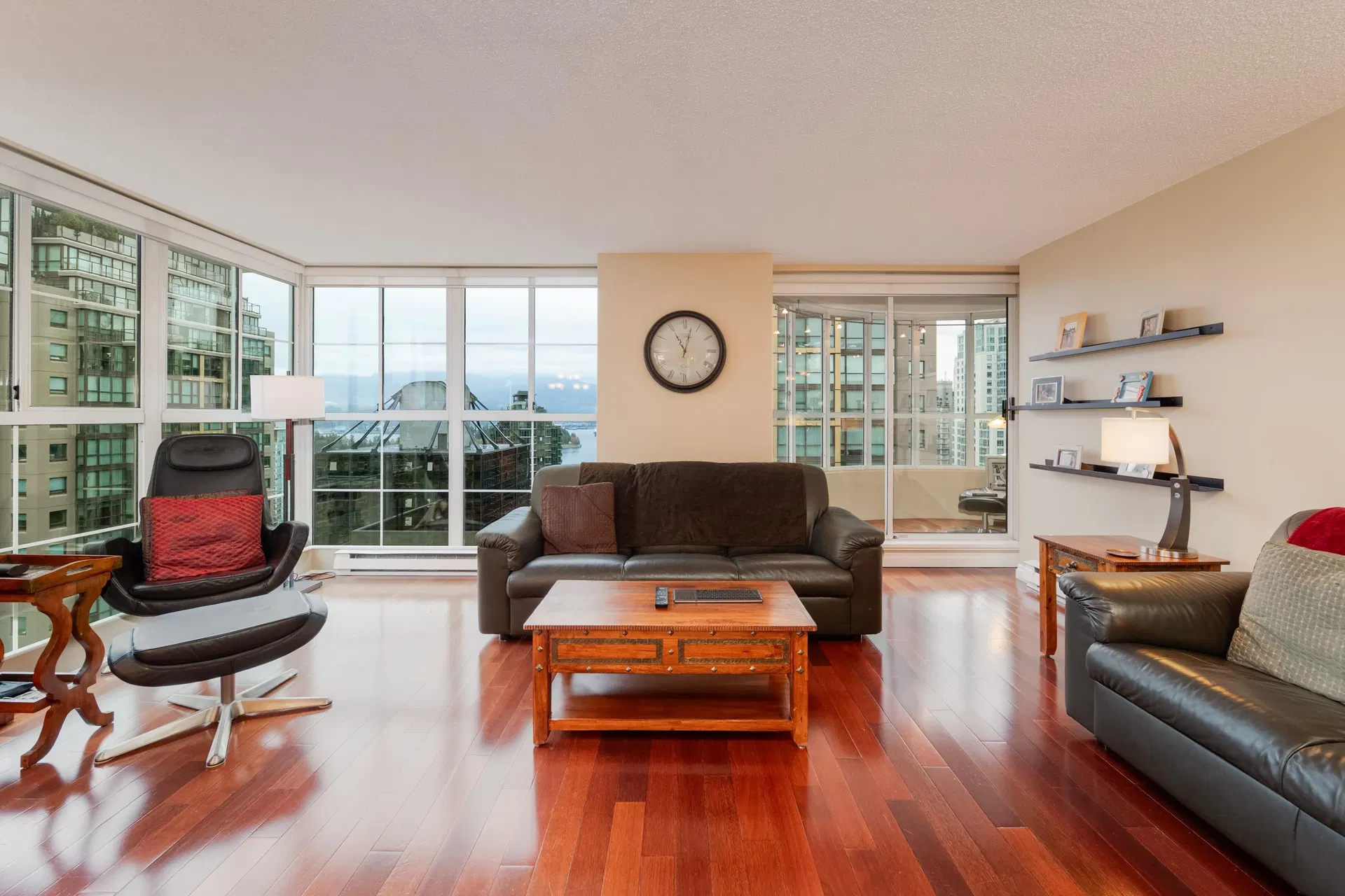 Photo 3 of 40 at #1801 – 717 Jervis Street