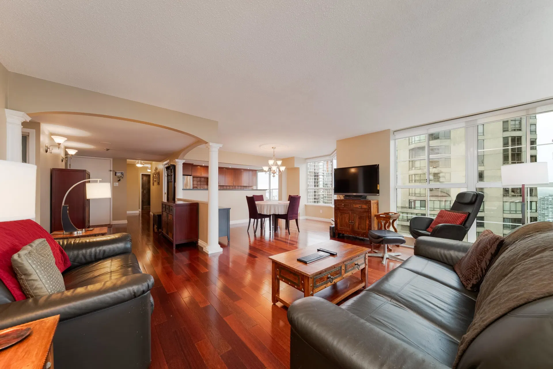 Photo 5 of 40 at #1801 – 717 Jervis Street
