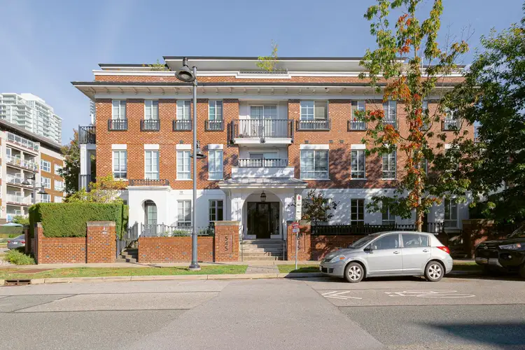 #203 – 545 Foster Avenue