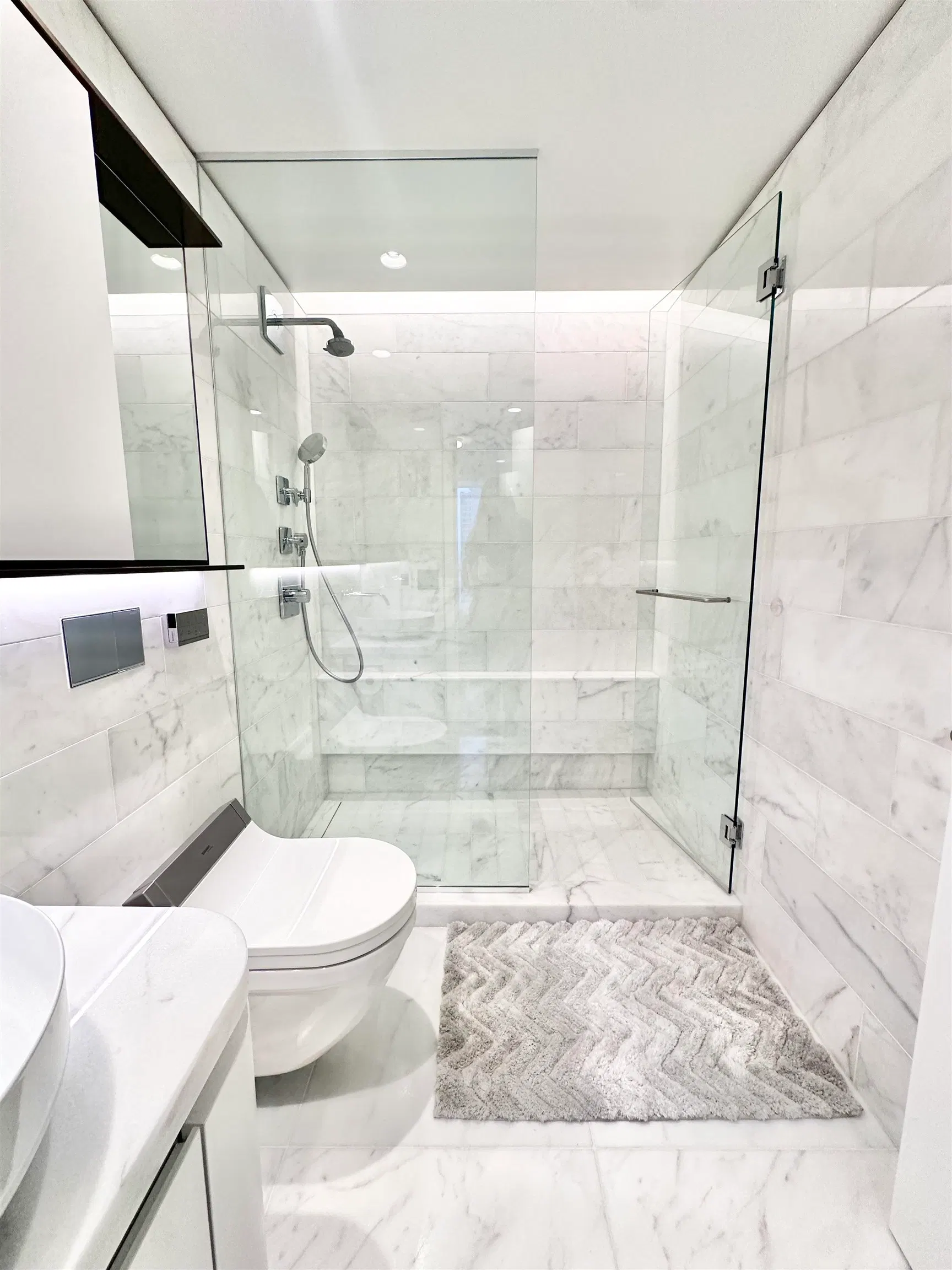 Photo 4 of 29 at #2103 – 1482 Robson