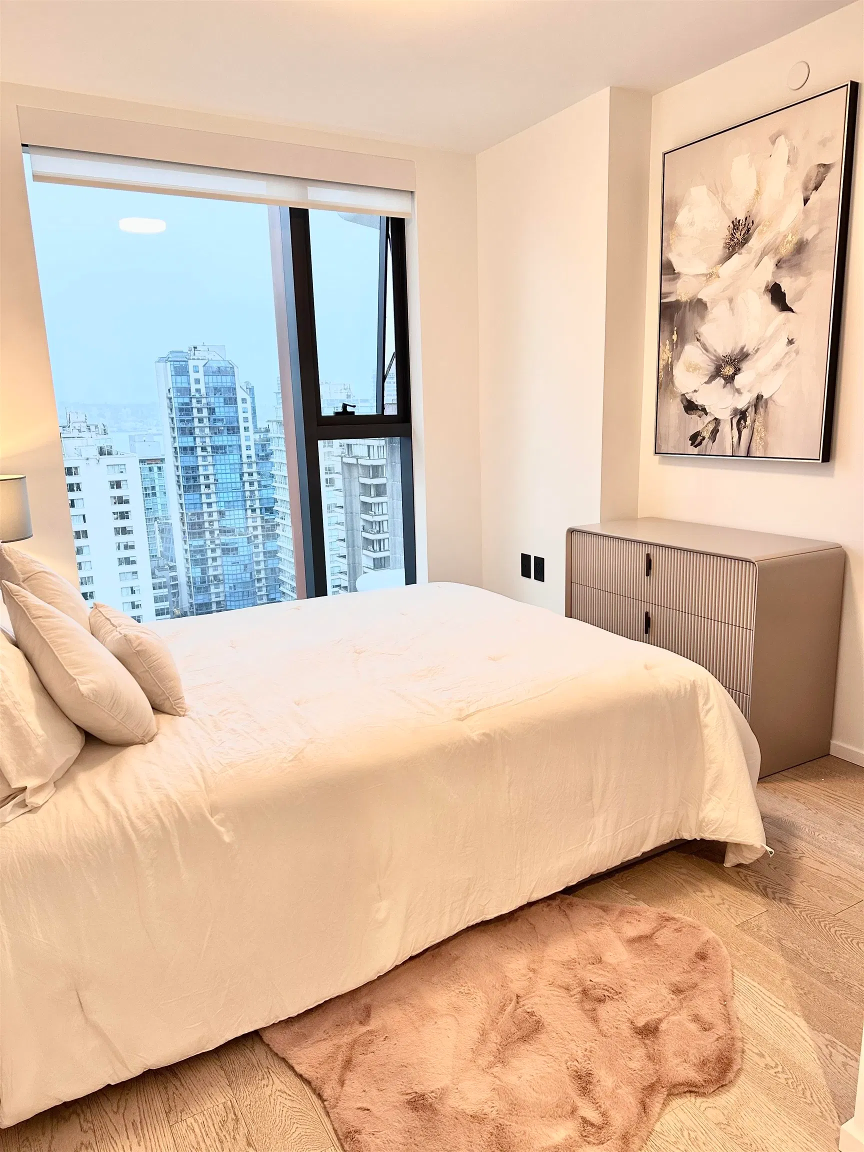 Photo 5 of 29 at #2103 – 1482 Robson