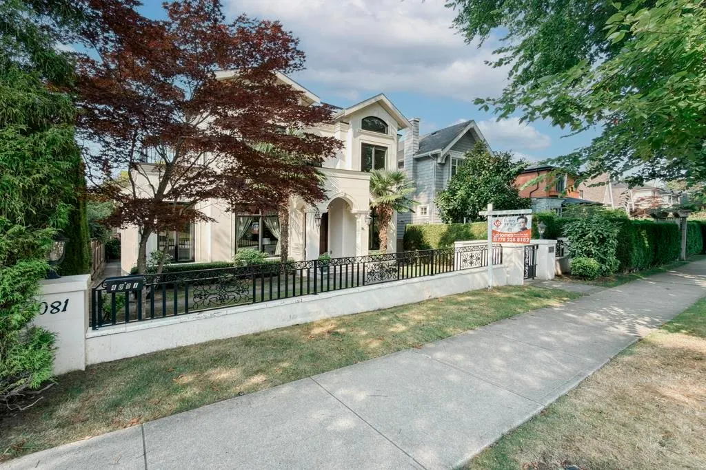 Photo 2 of 40 at 4077 W 13th Avenue