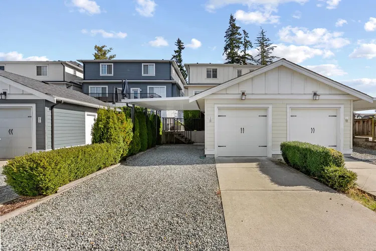Photo 4 of 40 at 2209 165 Street