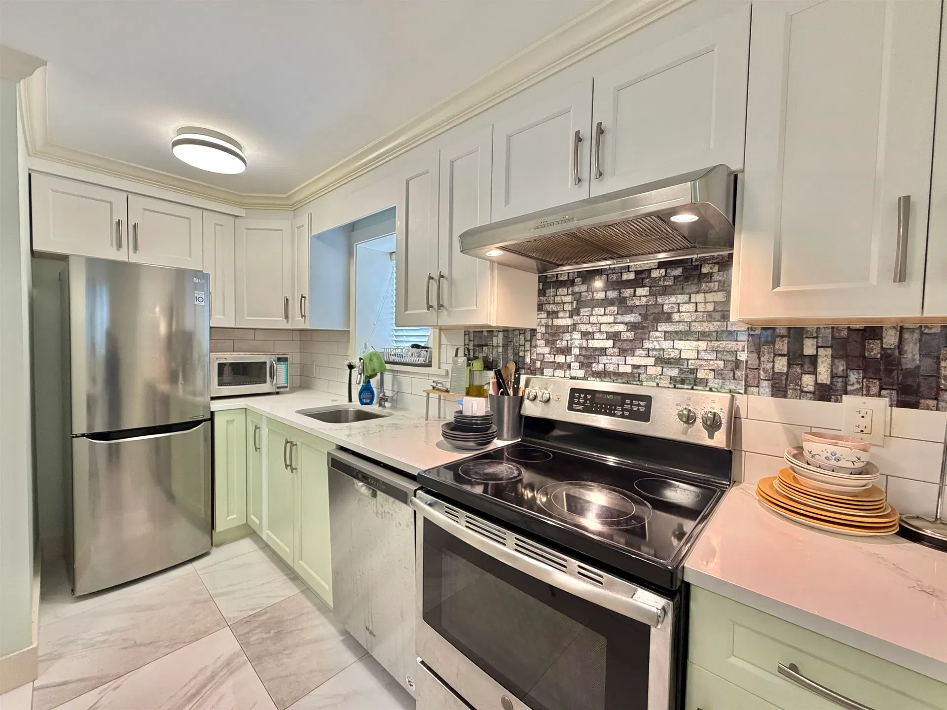 Photo 2 of 15 at 582 E 57th Avenue