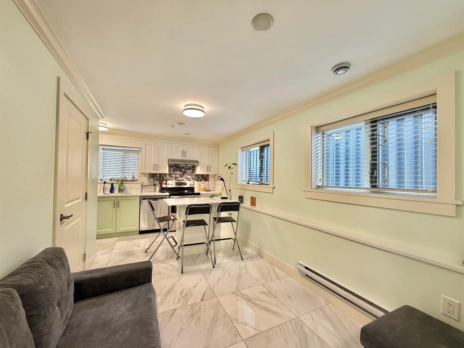 Photo 4 of 15 at 582 E 57th Avenue