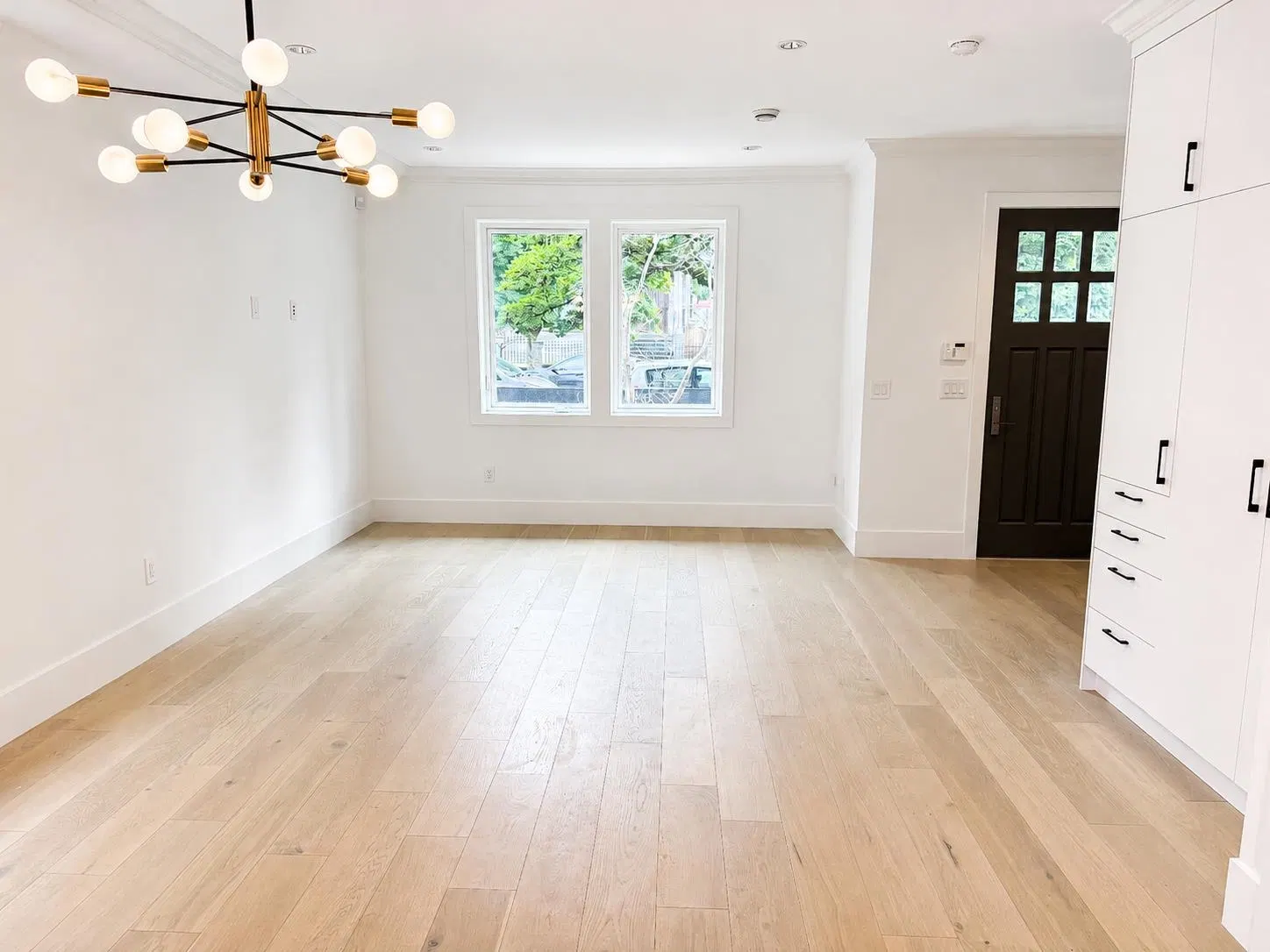 Photo 5 of 26 at 1427 E 27th Avenue