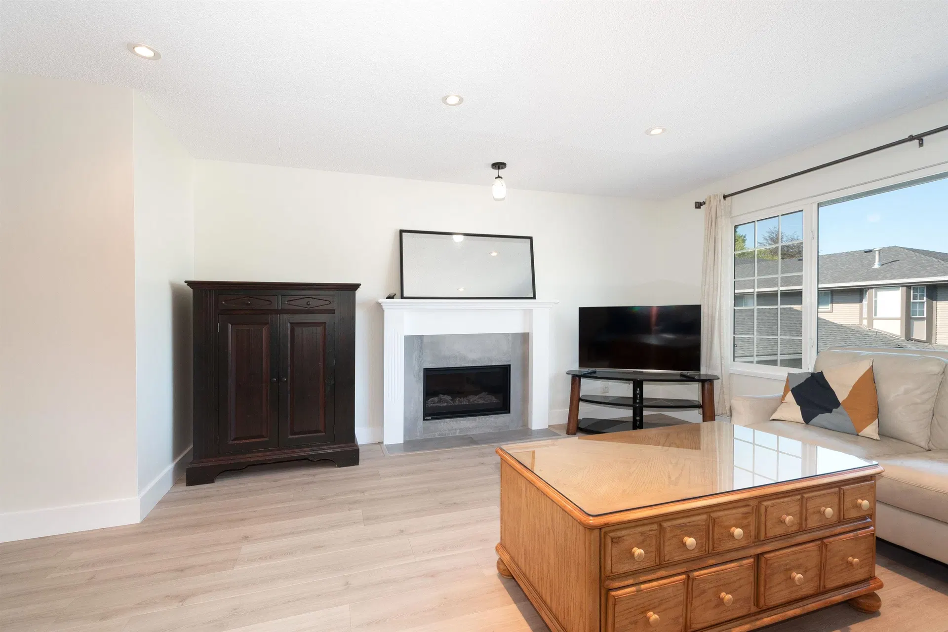 Photo 4 of 37 at #138 – 1140 Castle Crescent