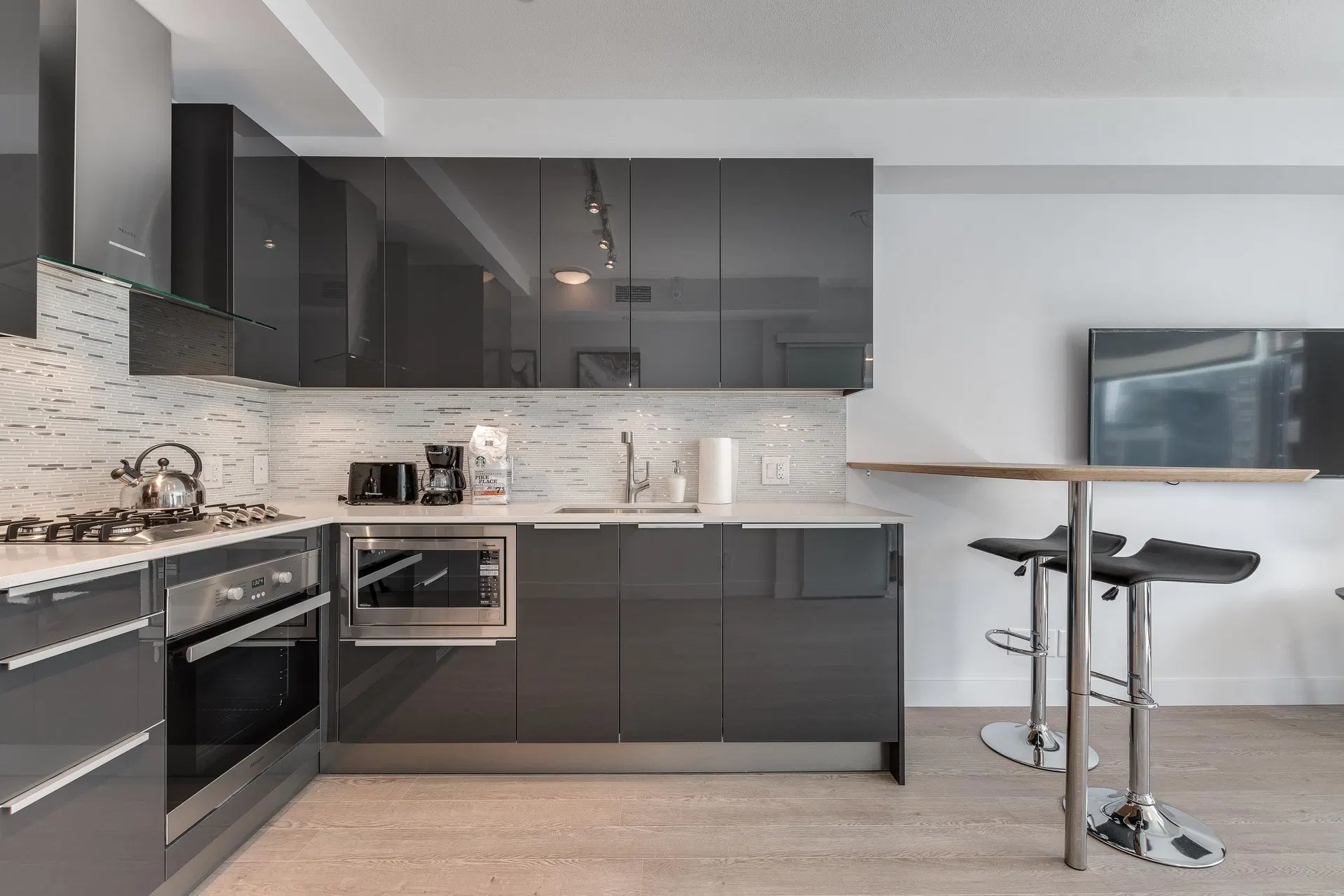 Photo 3 of 18 at #1206 – 1283 Howe Street
