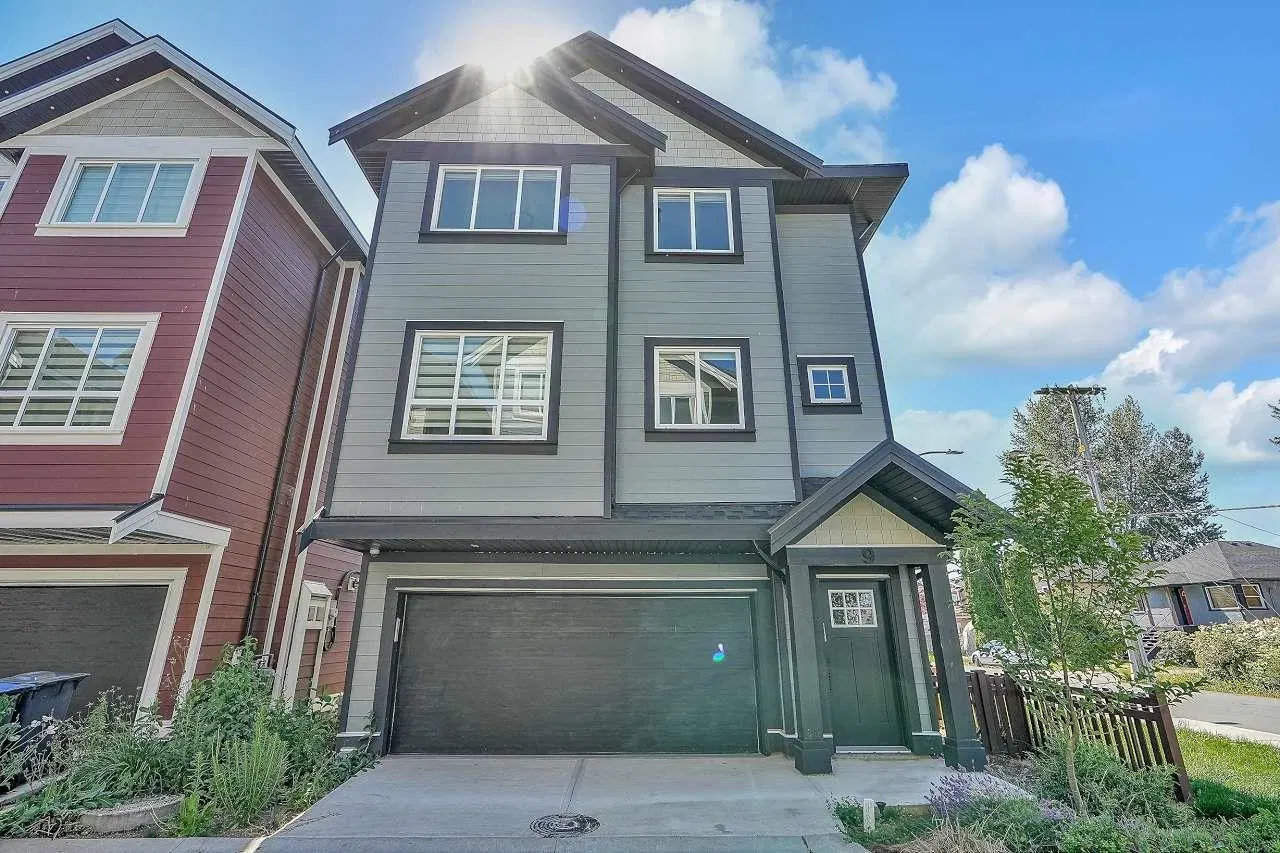 Photo 2 of 26 at #16 – 608 Ewen Avenue