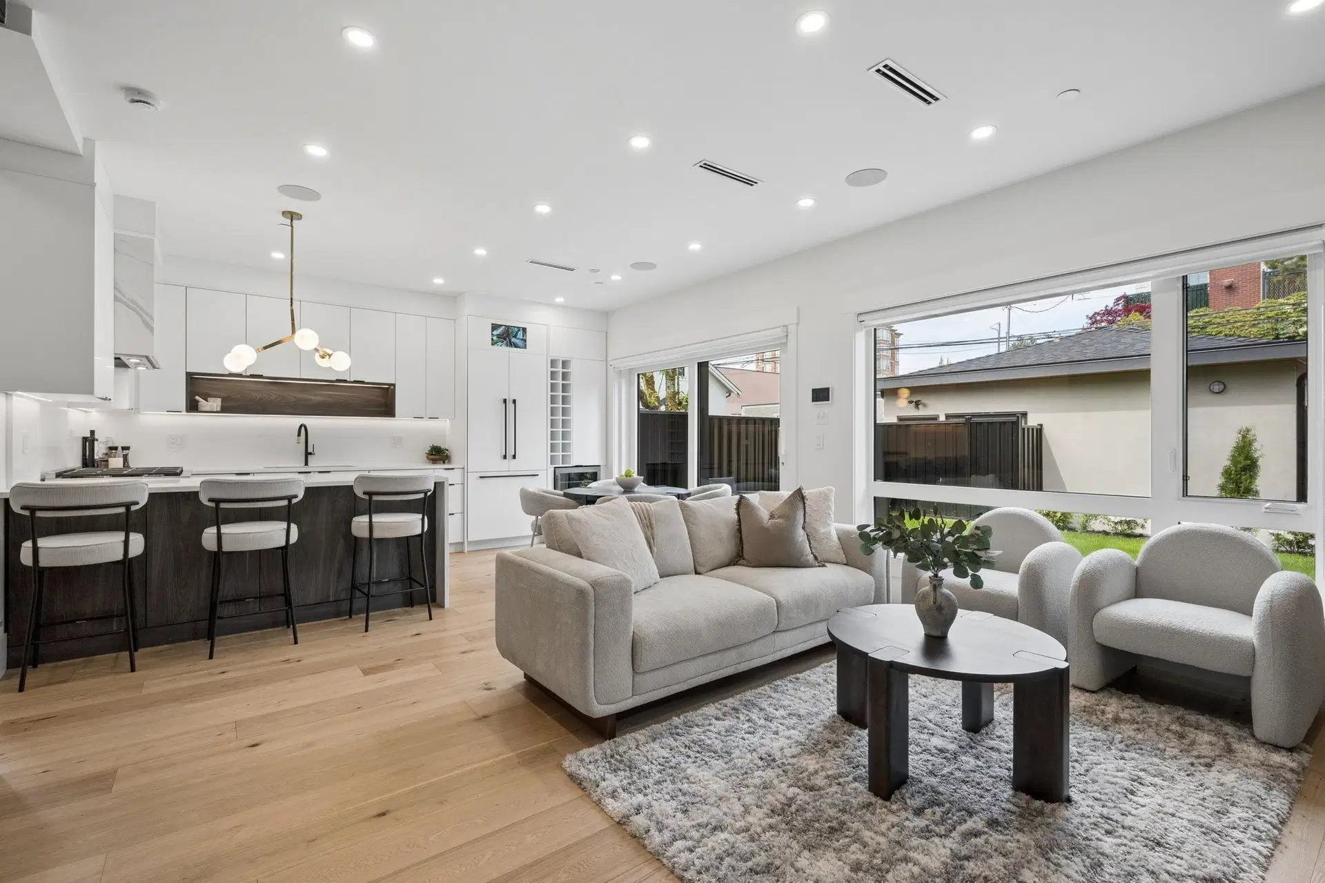 #2 – 4549 11th Avenue