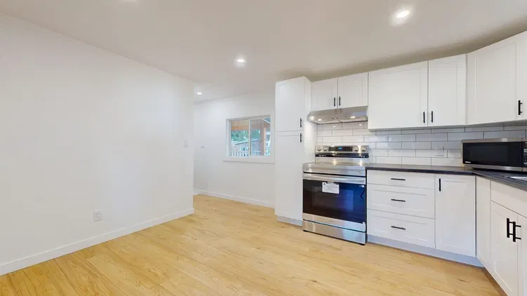 Photo 3 of 31 at #172 – 1830 Mamquam Road