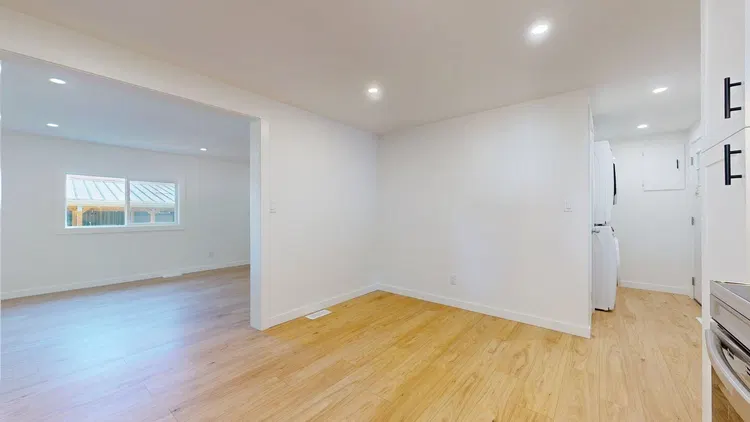 Photo 4 of 31 at #172 – 1830 Mamquam Road