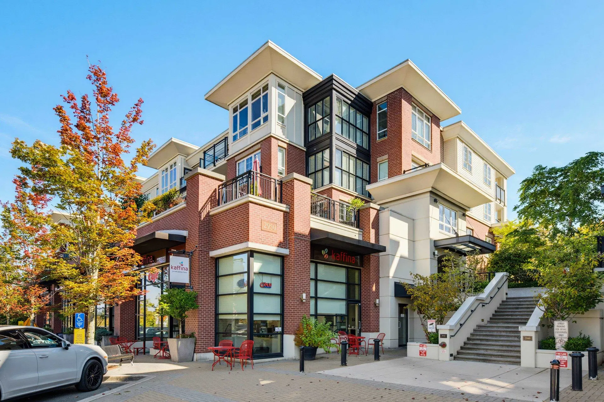 #207 – 2950 King George Boulevard