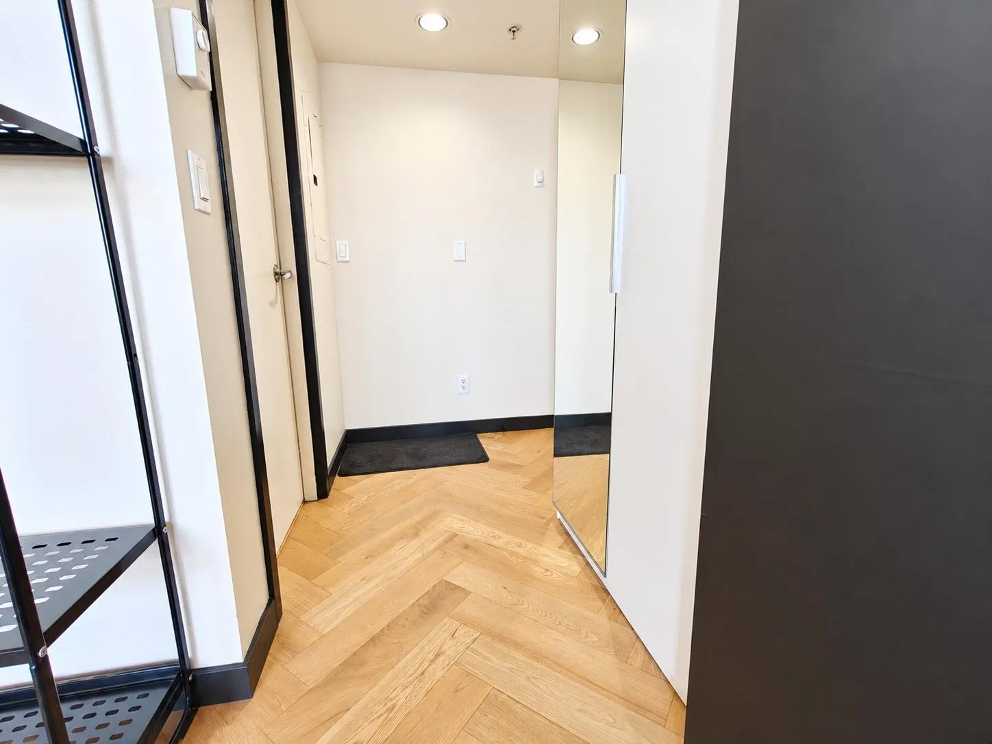 Photo 5 of 25 at #903 – 933 Seymour Street