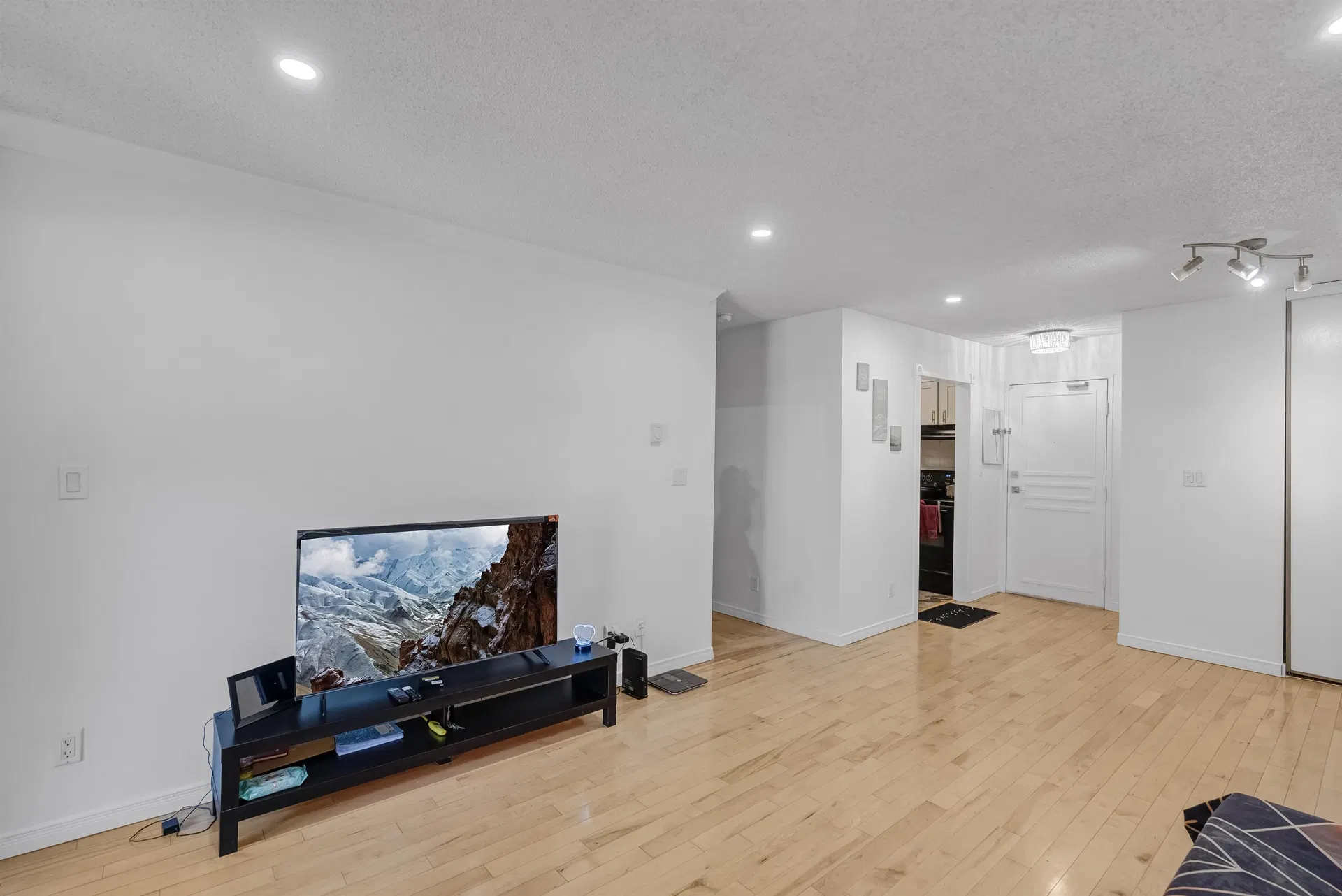Photo 4 of 21 at #201 – 10560 154 Street