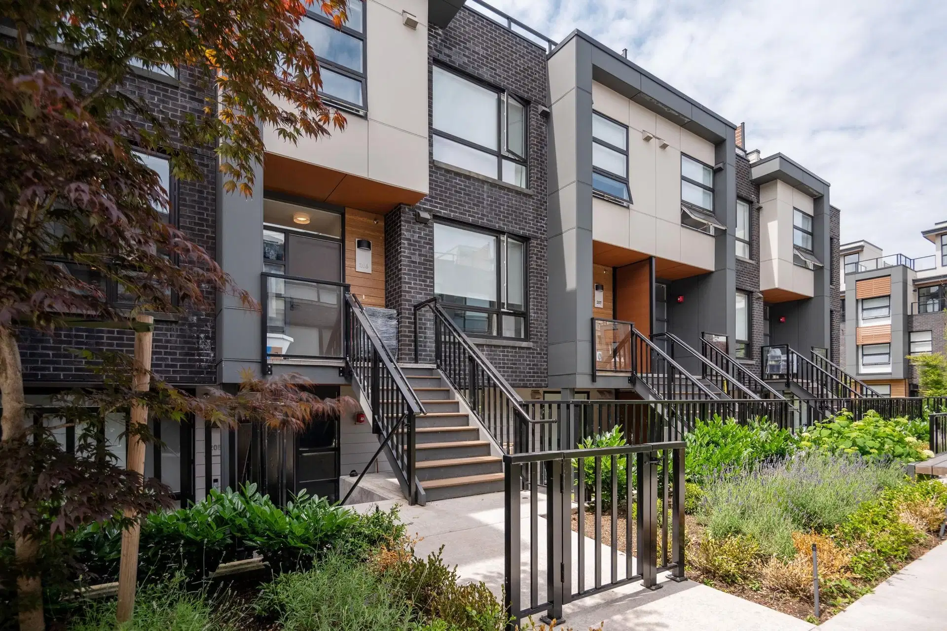 #206 – 6085 Irmin Street
