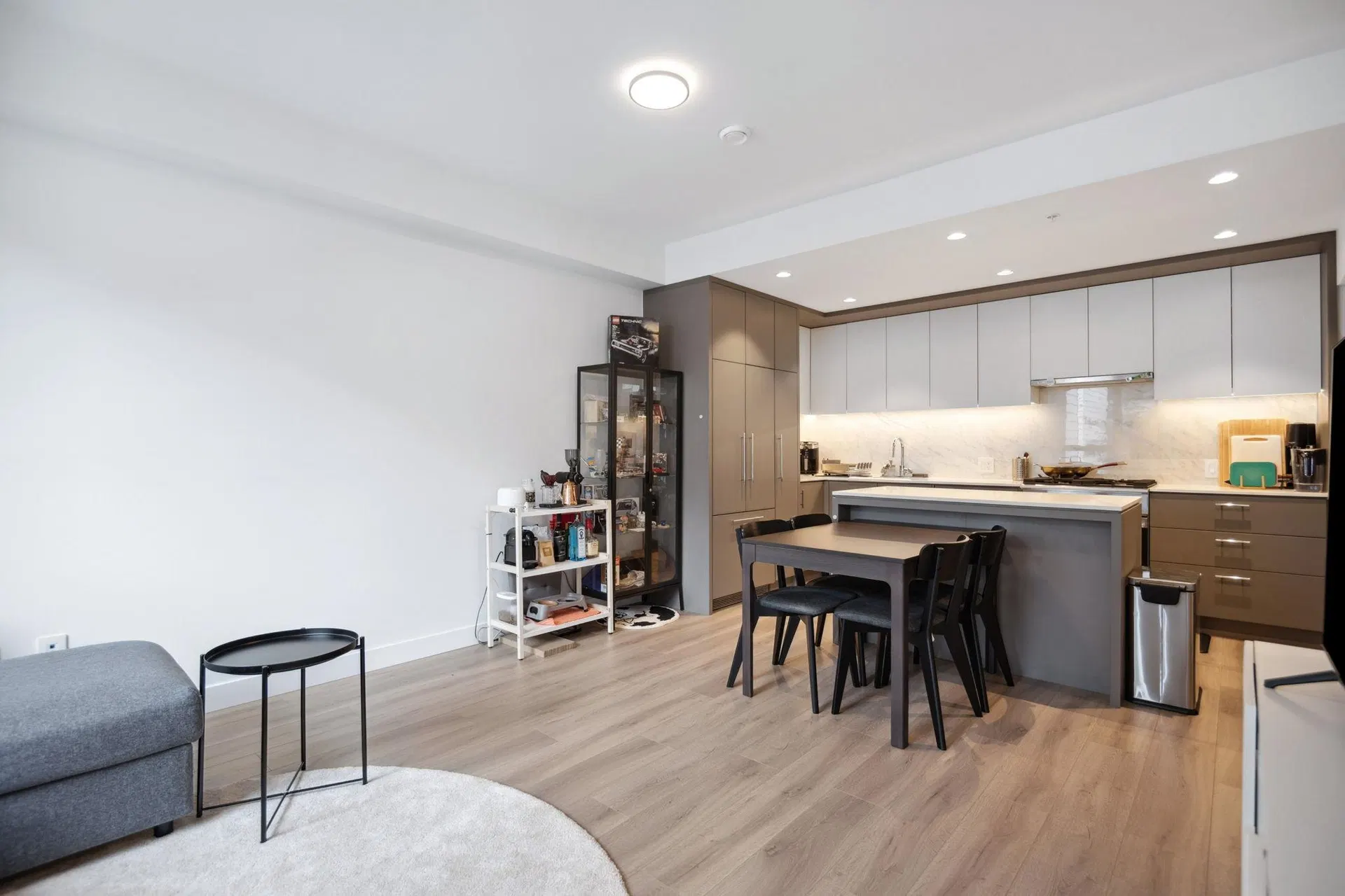 Photo 4 of 38 at #206 – 6085 Irmin Street