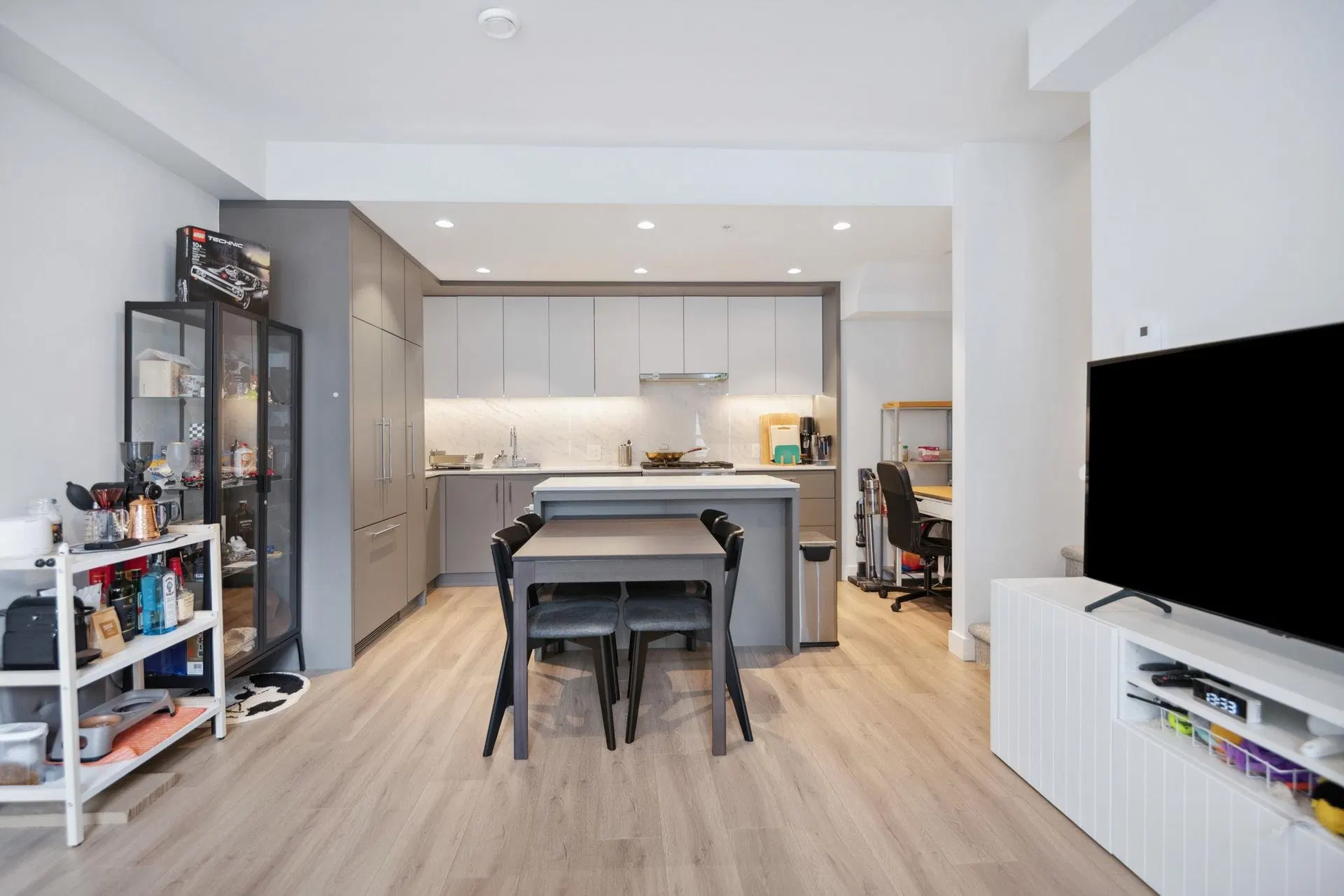 Photo 5 of 38 at #206 – 6085 Irmin Street
