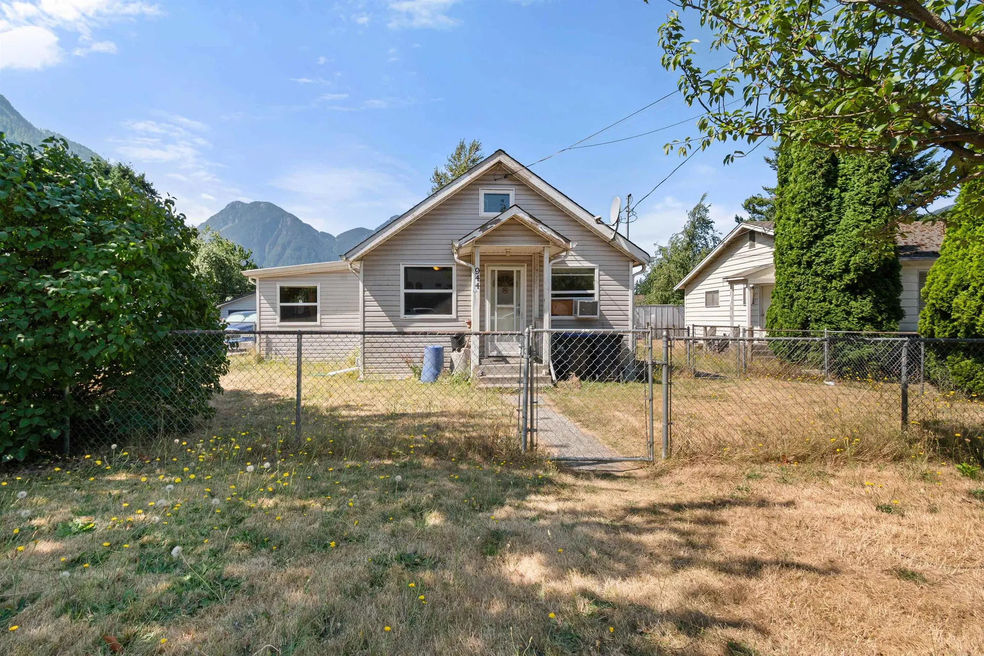 Photo 1 of 32 at 944 3rd Avenue