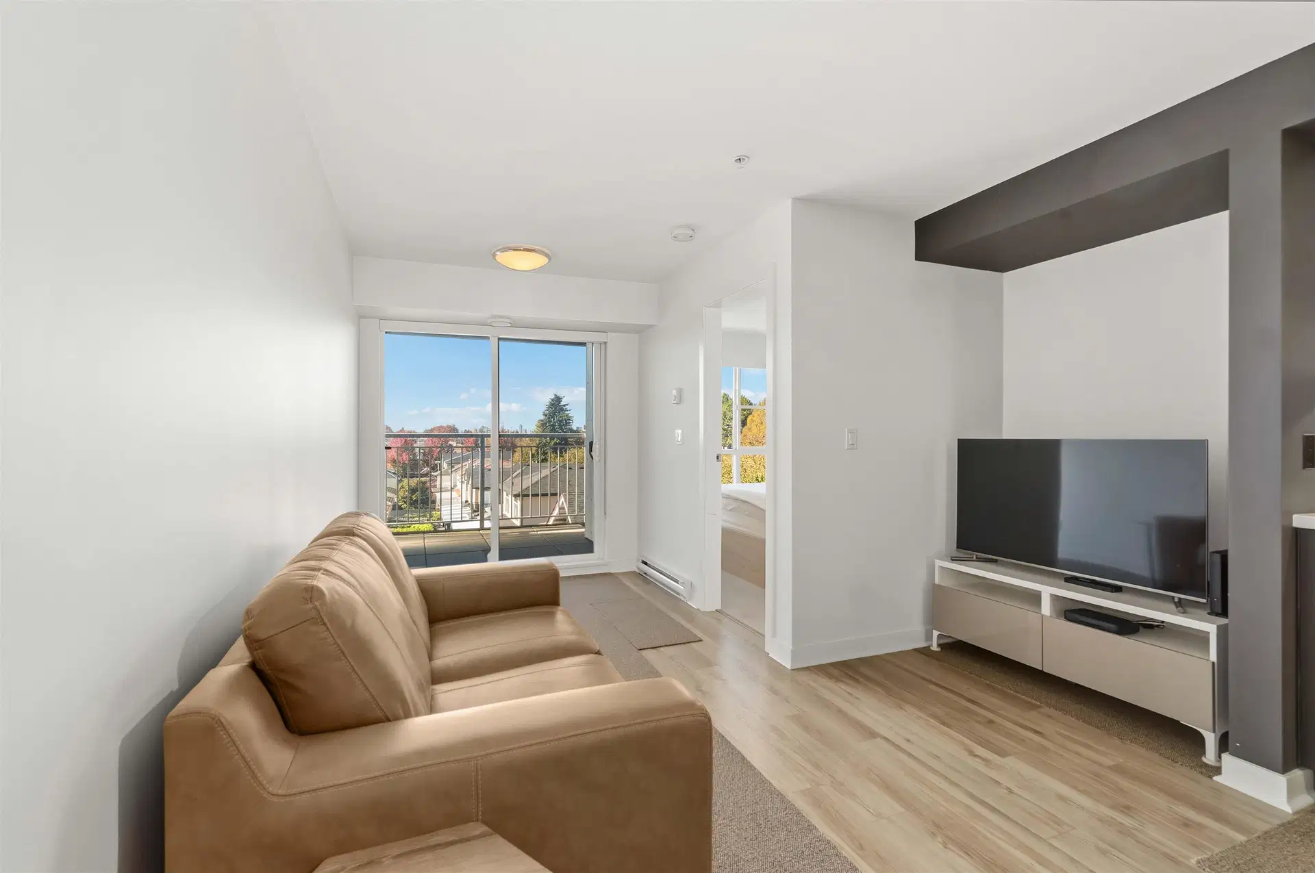 #305 – 2888 2nd Avenue