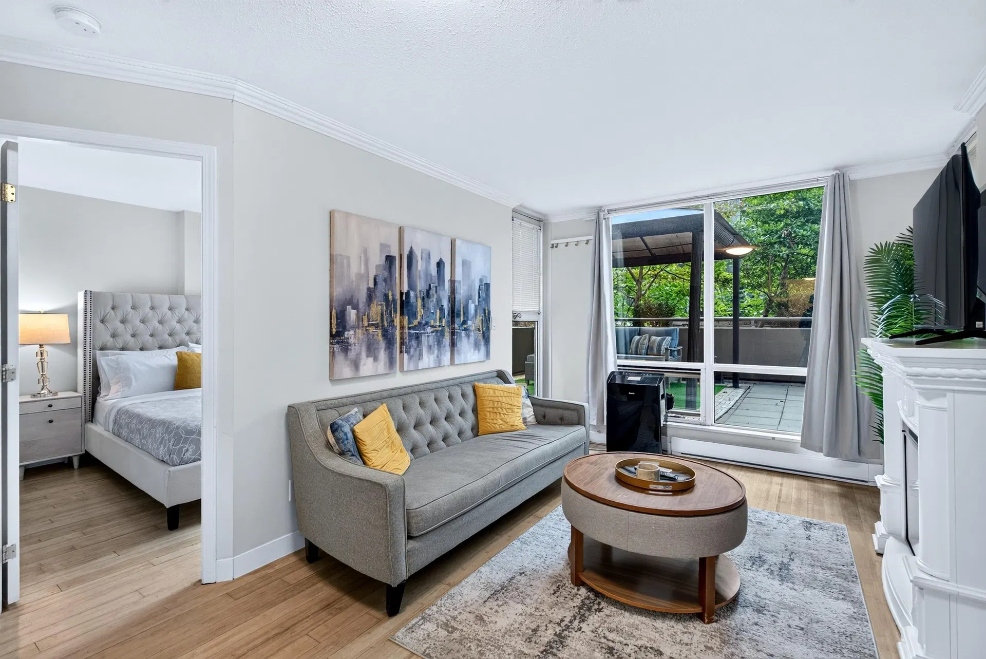 Photo 4 of 40 at #506 – 1166 Melville Street