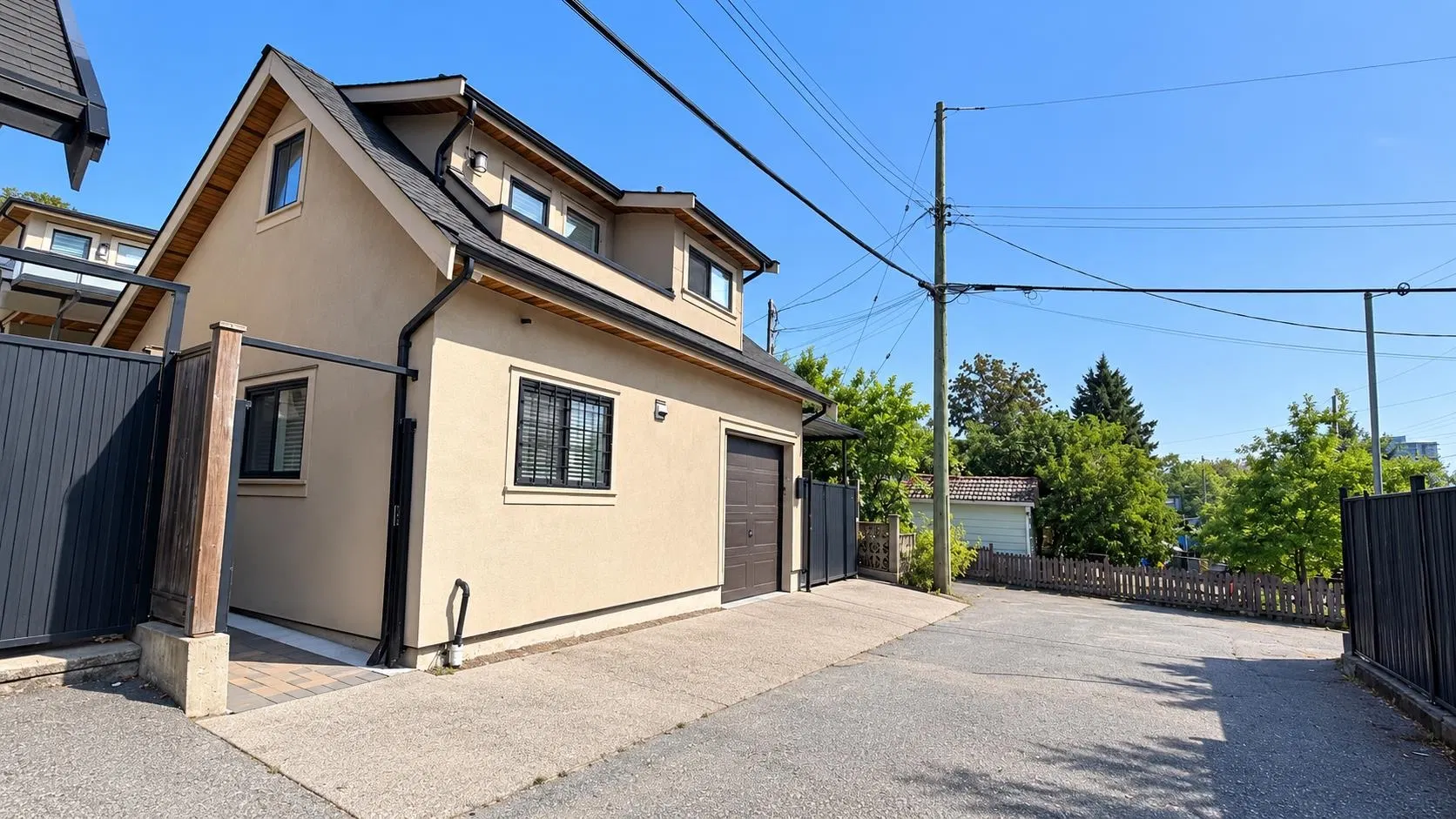 Photo 4 of 40 at 426 E 63 Avenue