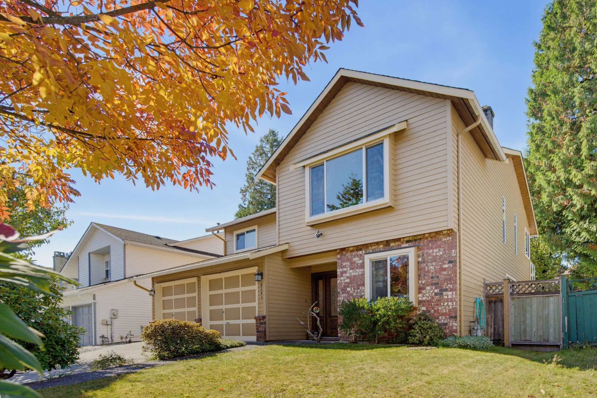 Photo 3 of 40 at 6293 129 Street