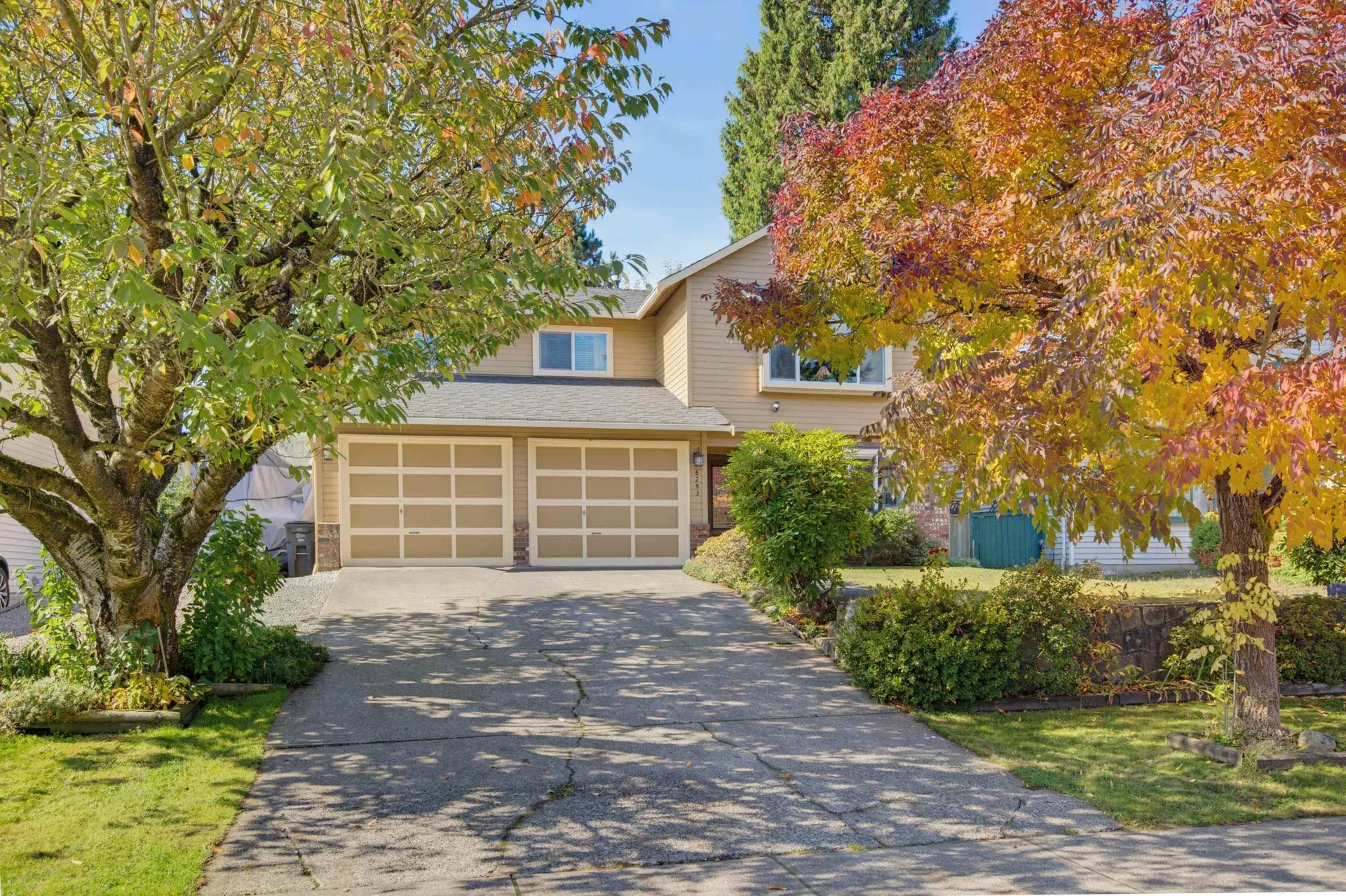 Photo 4 of 40 at 6293 129 Street