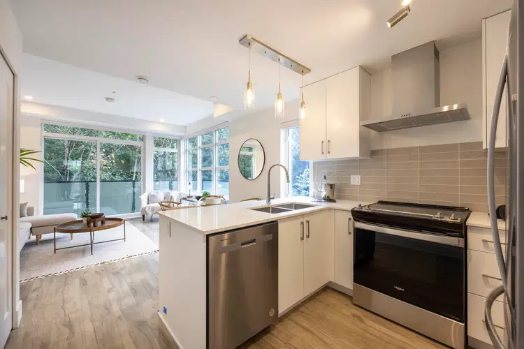 #32 – 6328 King George Boulevard
