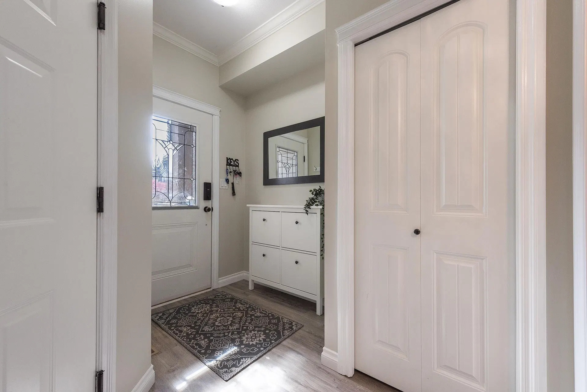 Photo 3 of 40 at #38 – 6577 Southdowne Place