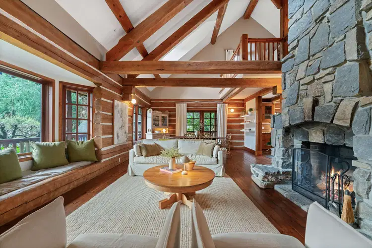 5851 Eagle Island