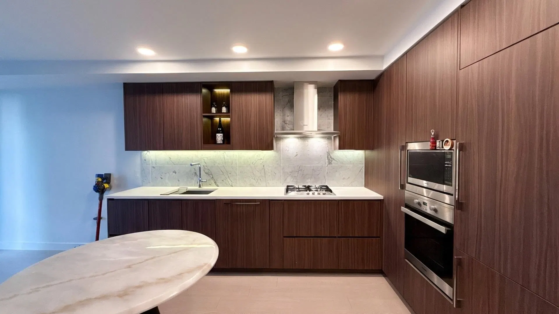 Photo 5 of 19 at #606 – 455 SW Marine Drive