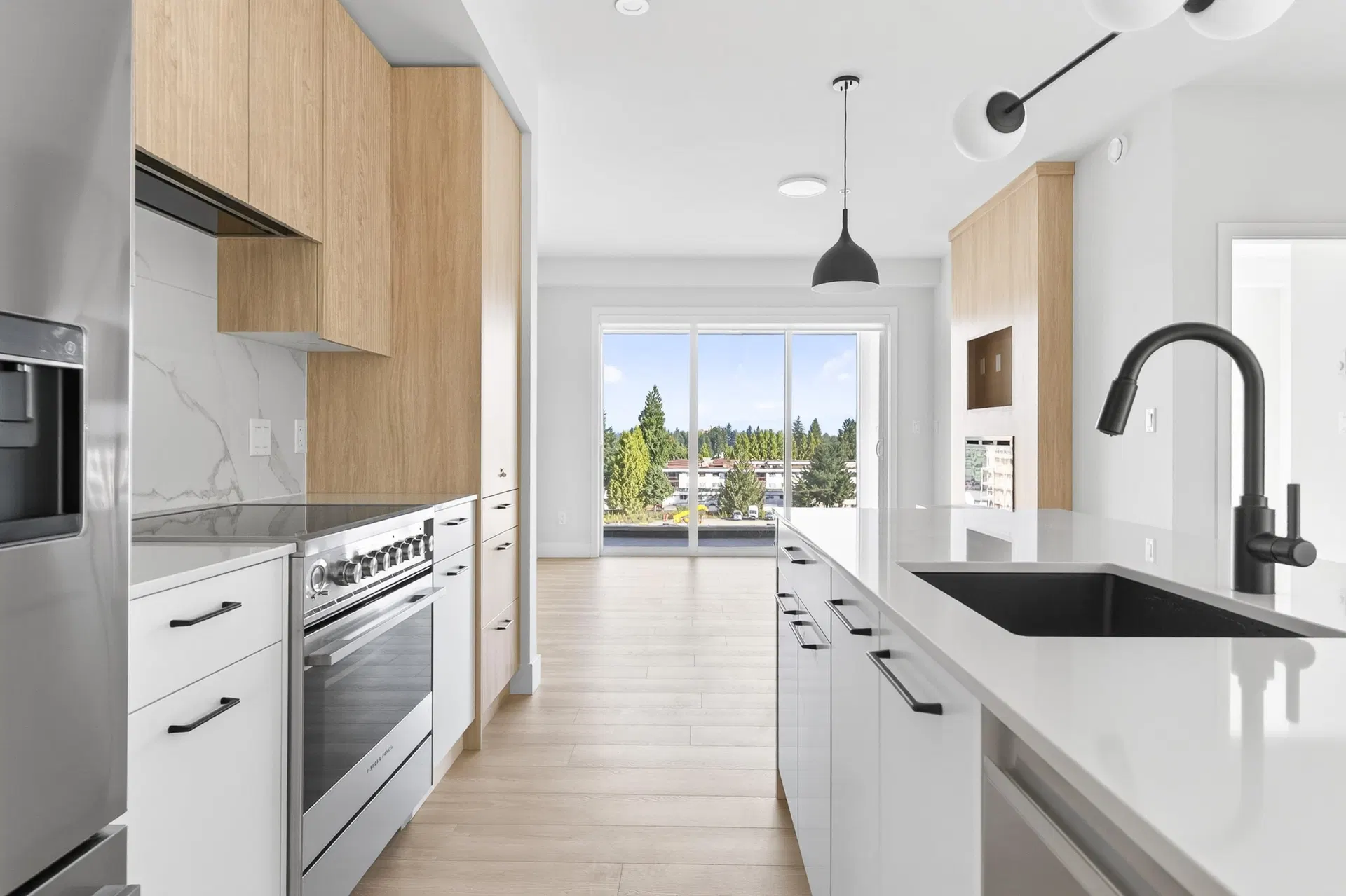 Photo 2 of 18 at #403 – 33538 Cottage Lane