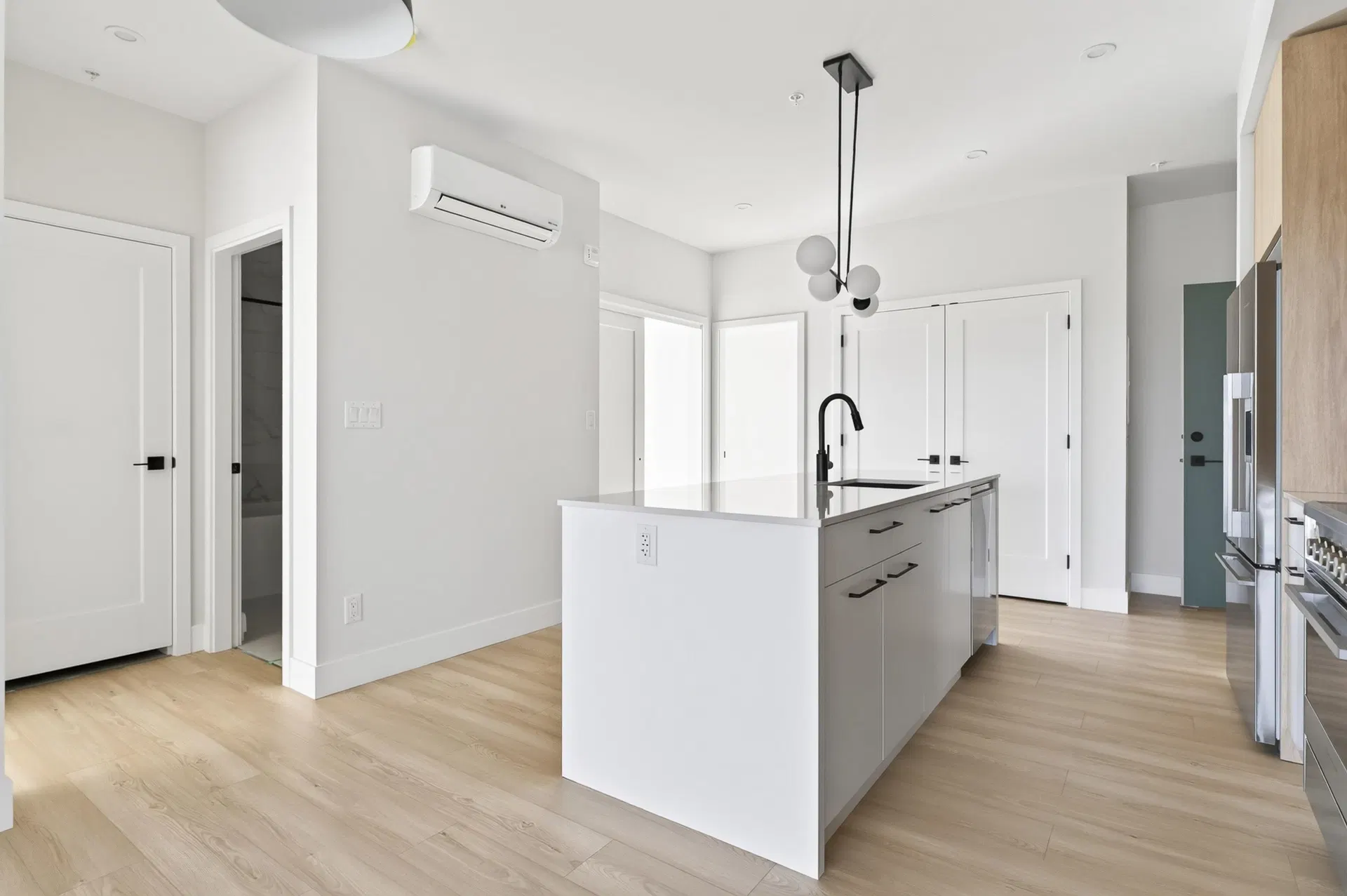 Photo 4 of 18 at #403 – 33538 Cottage Lane