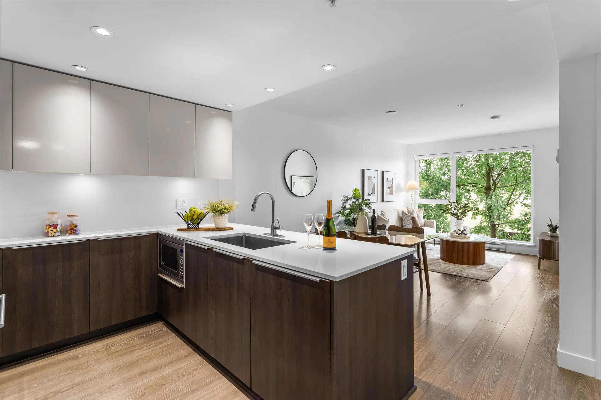 Photo 4 of 37 at #211 – 1588 E Hastings Street