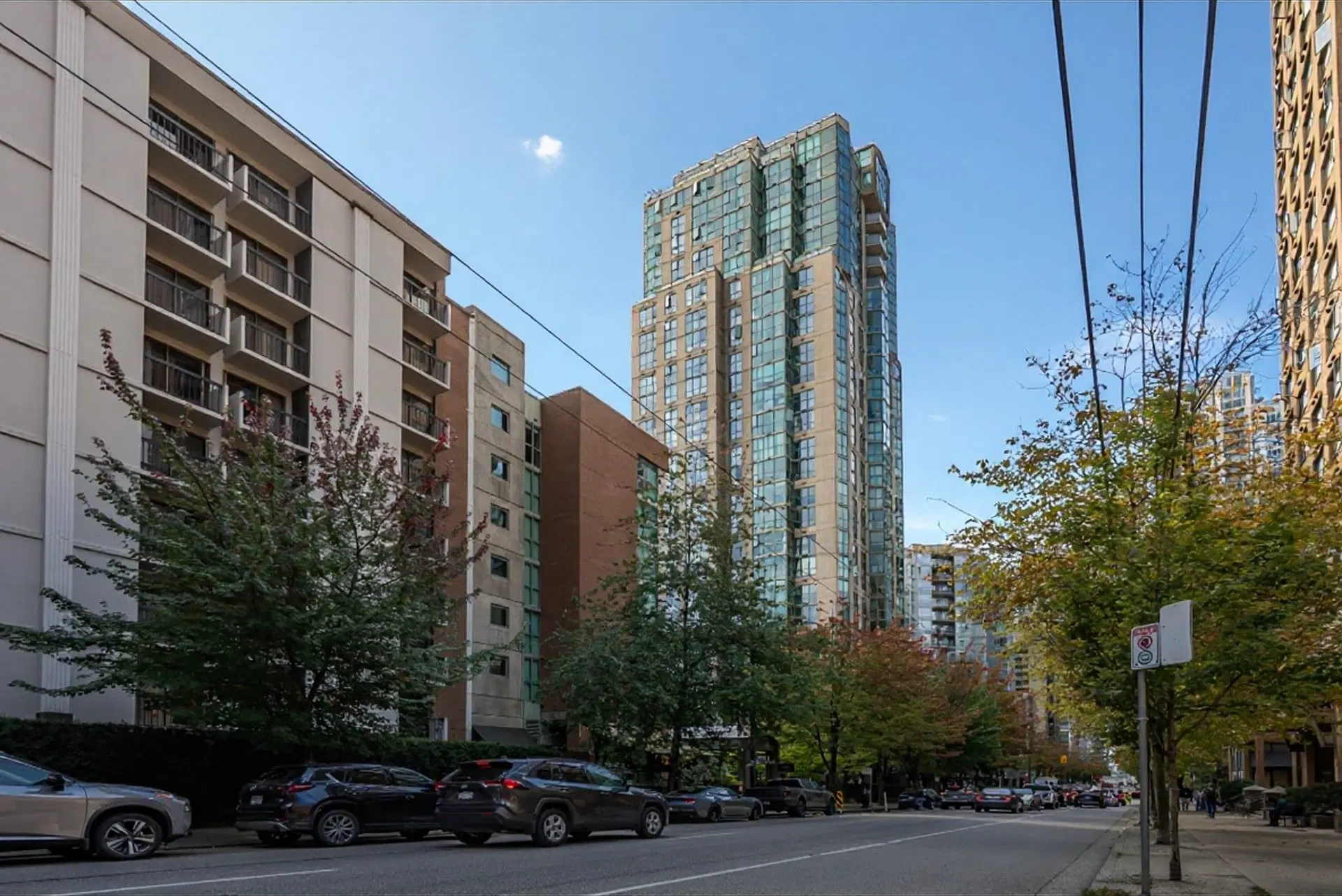Photo 3 of 31 at #905 – 1188 Howe Street