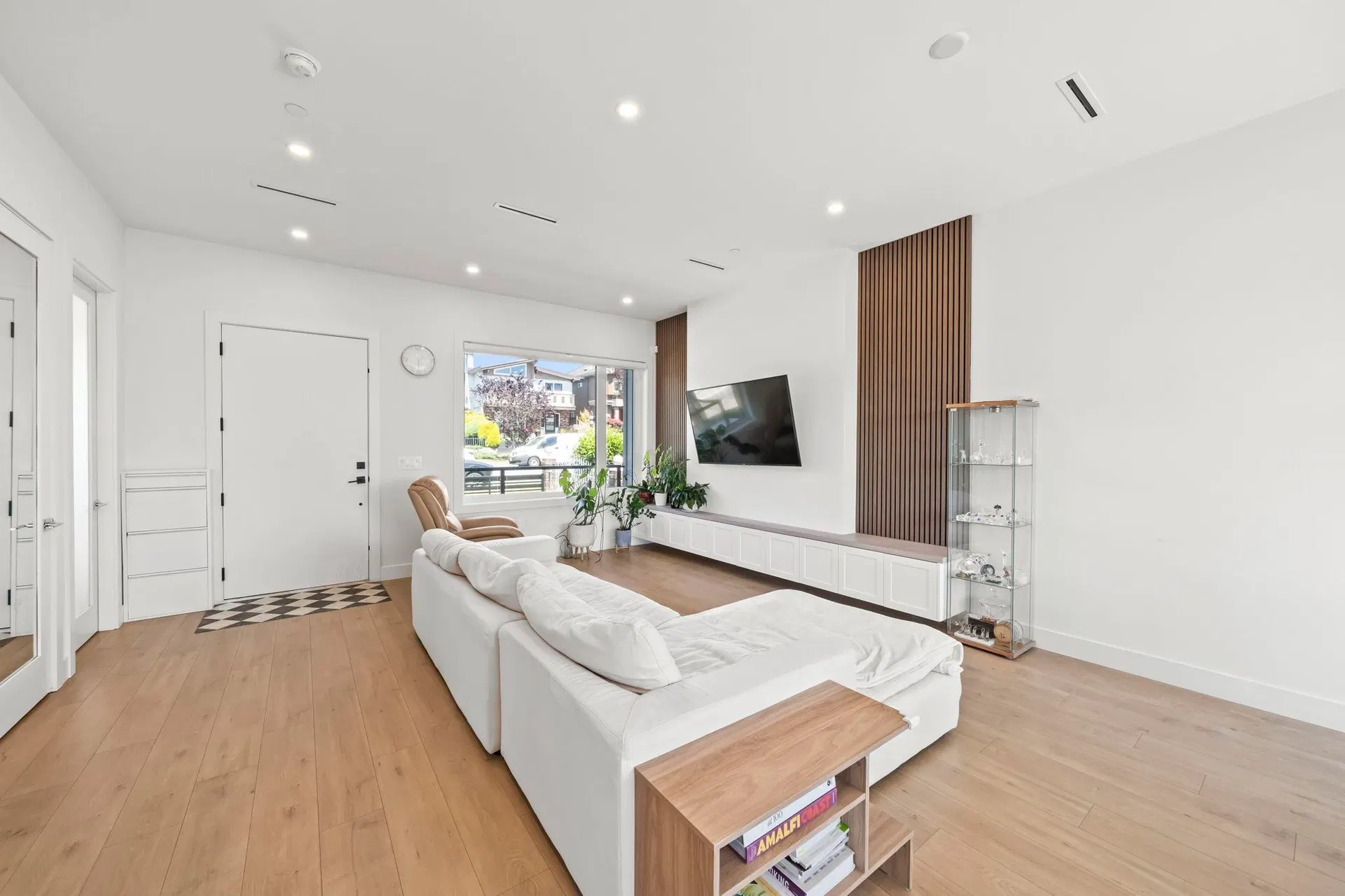 Photo 5 of 35 at 742 E 58th Avenue