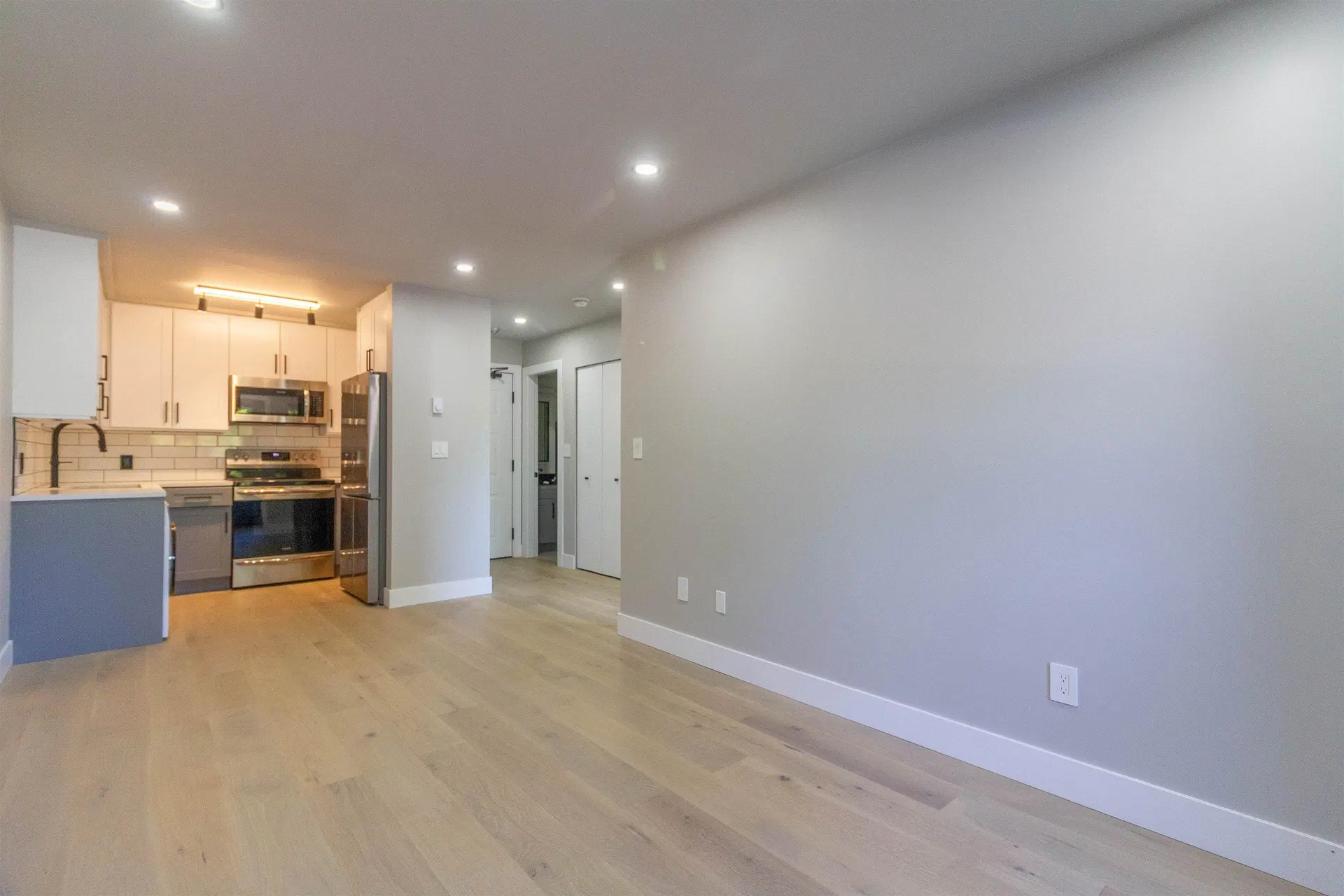 Photo 5 of 23 at #201 – 1948 Coquitlam Avenue