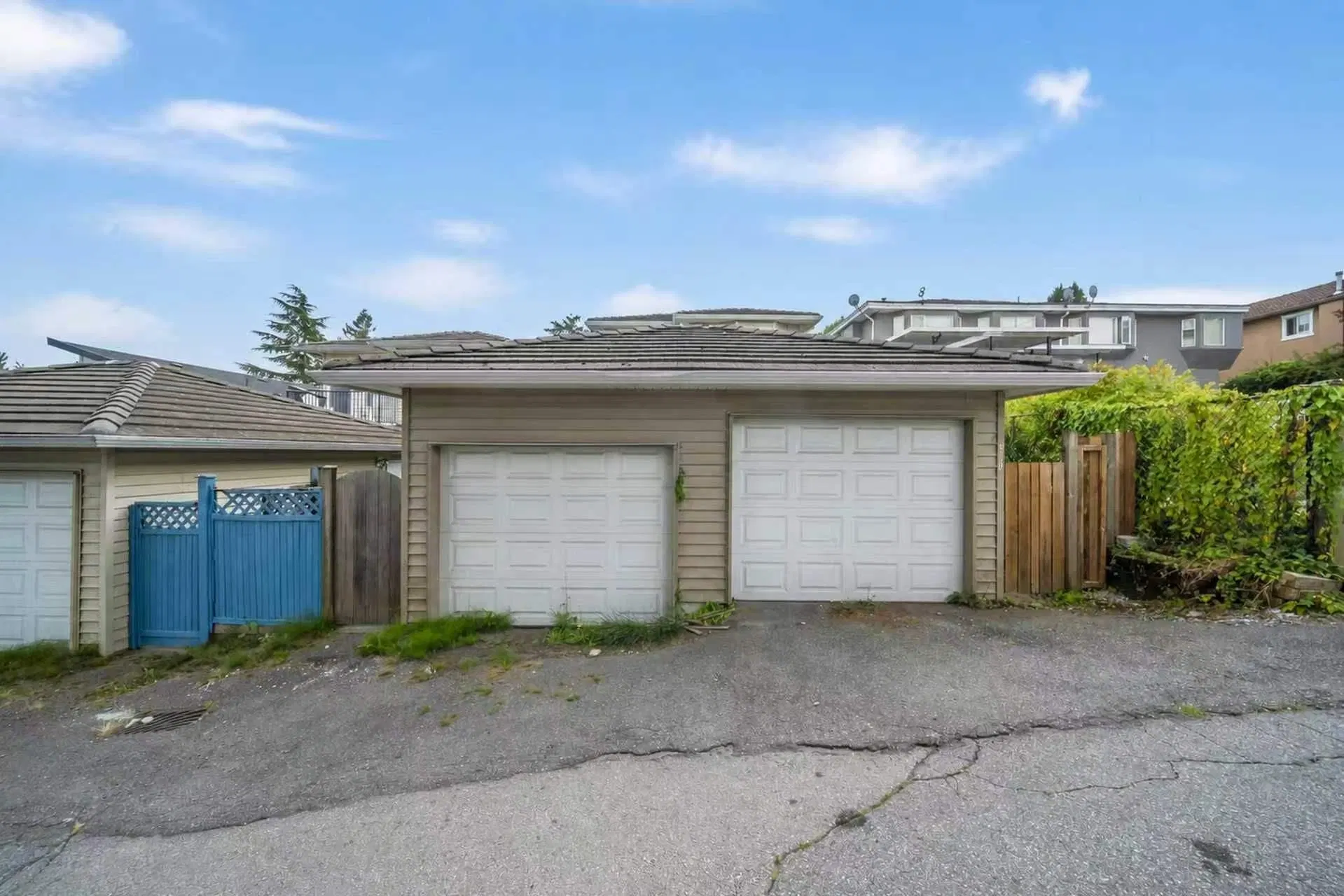 Photo 4 of 18 at 5983 Sprott Street
