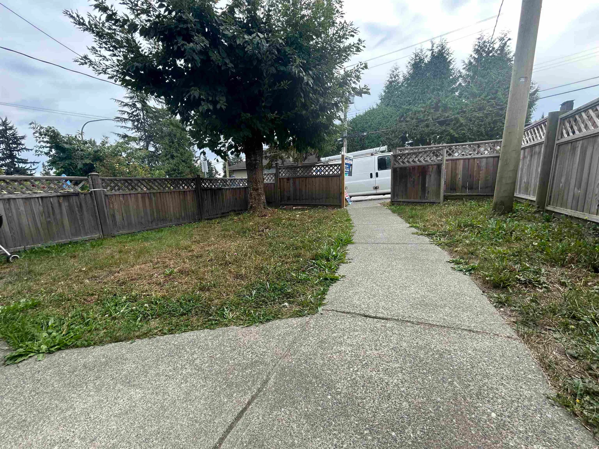 Photo 5 of 18 at 5983 Sprott Street