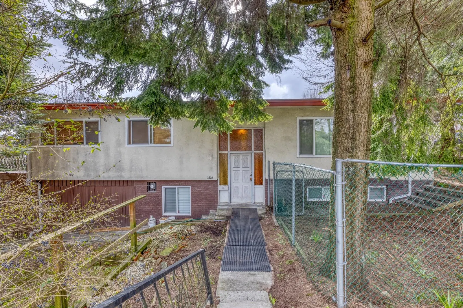 Photo 1 of 14 at 3302 E 5th Avenue